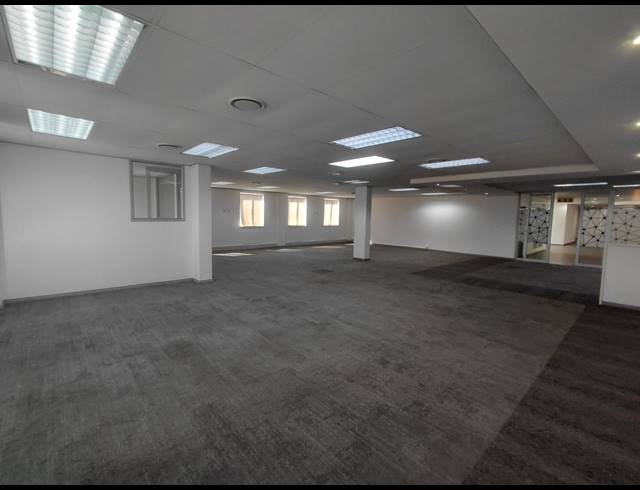 2,414M² OFFICE TO LET IN BRYANSTON